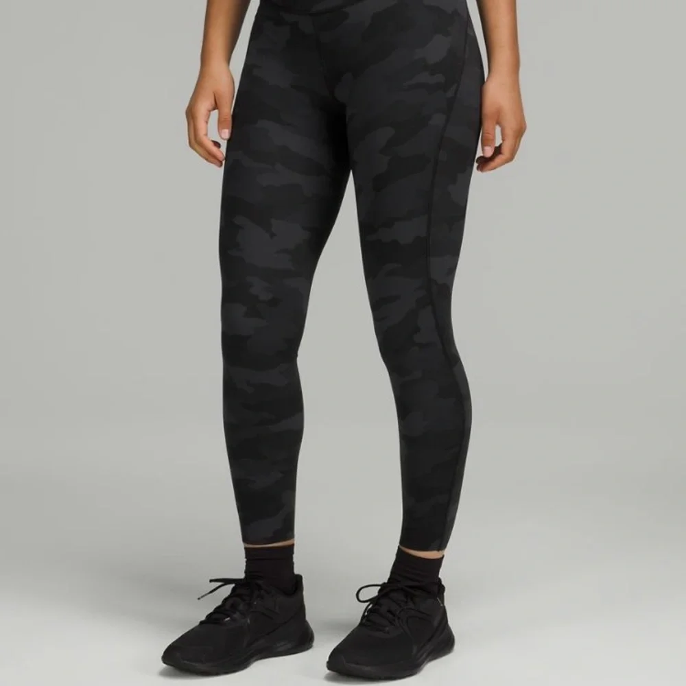 🆕 Lululemon Base Pace HR Tight 25” 🆕 - Picture 2 of 9